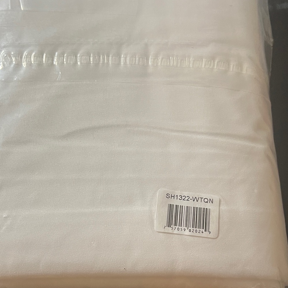 White 2-Piece Solid Flat Top Sheet - Queen - Picture 3 of 4